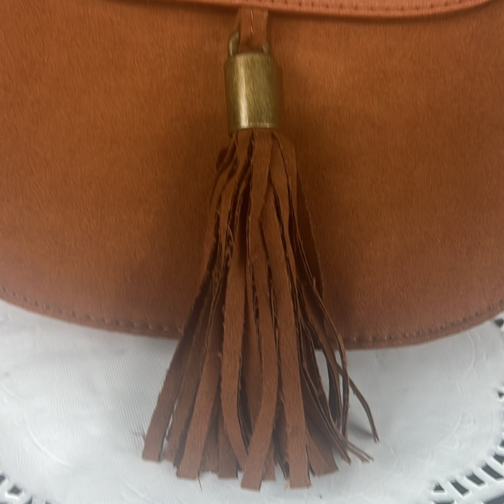 Vintage long strap shoulder bag. Faux Leather/suede with faux leather tassel. - Picture 5 of 9